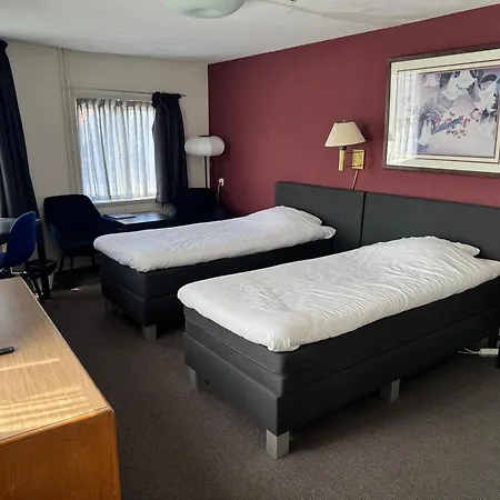 Mayflower Hotel 2*
